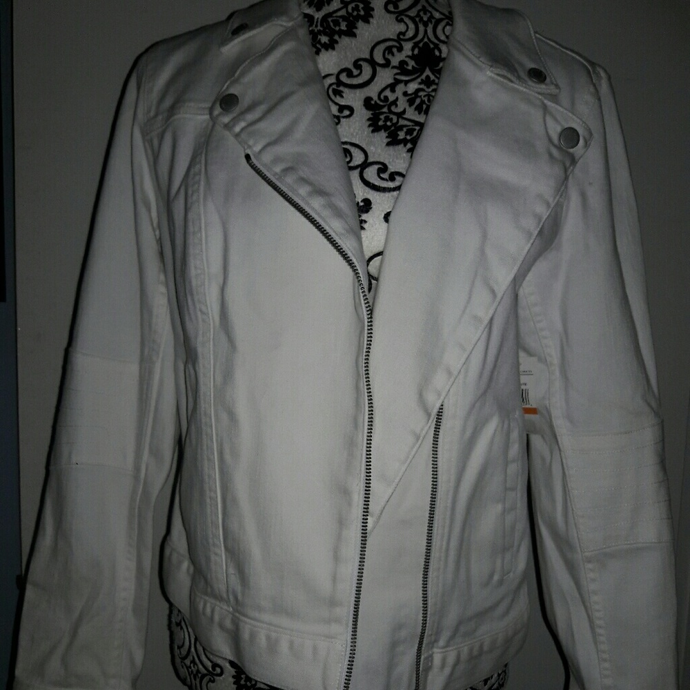 white jean Jacket - Picture 6 of 7
